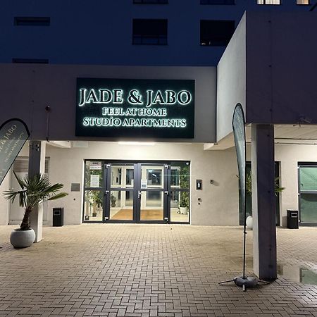 Jade & Jabo - Sehr Schoene Zimmer & Apartements Zum Wohlfuehlen Tageweise & Wochenweise Buchbar Neuss Exteriér fotografie