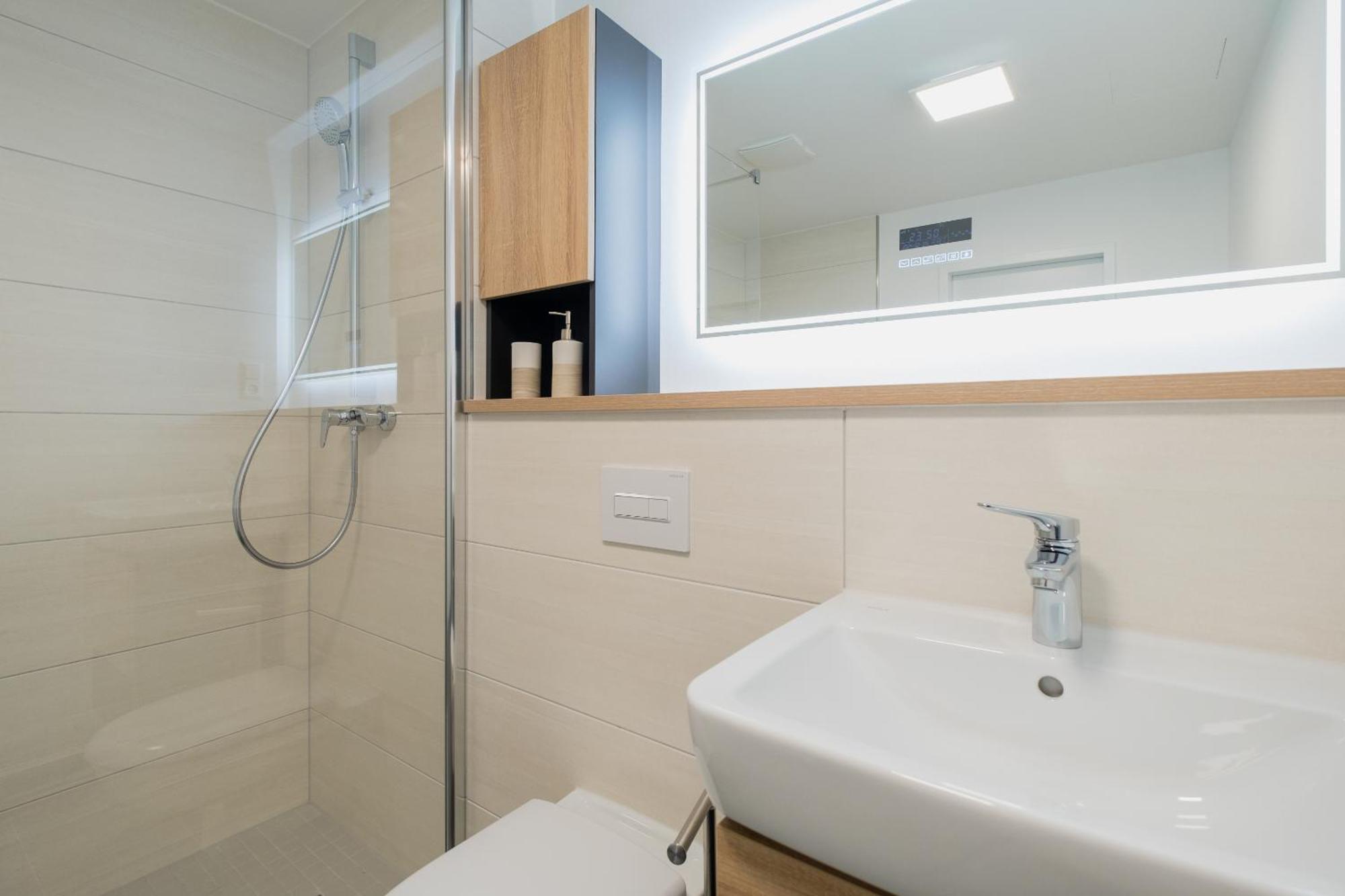 Jade & Jabo - Sehr Schoene Zimmer & Apartements Zum Wohlfuehlen Tageweise & Wochenweise Buchbar Neuss Exteriér fotografie