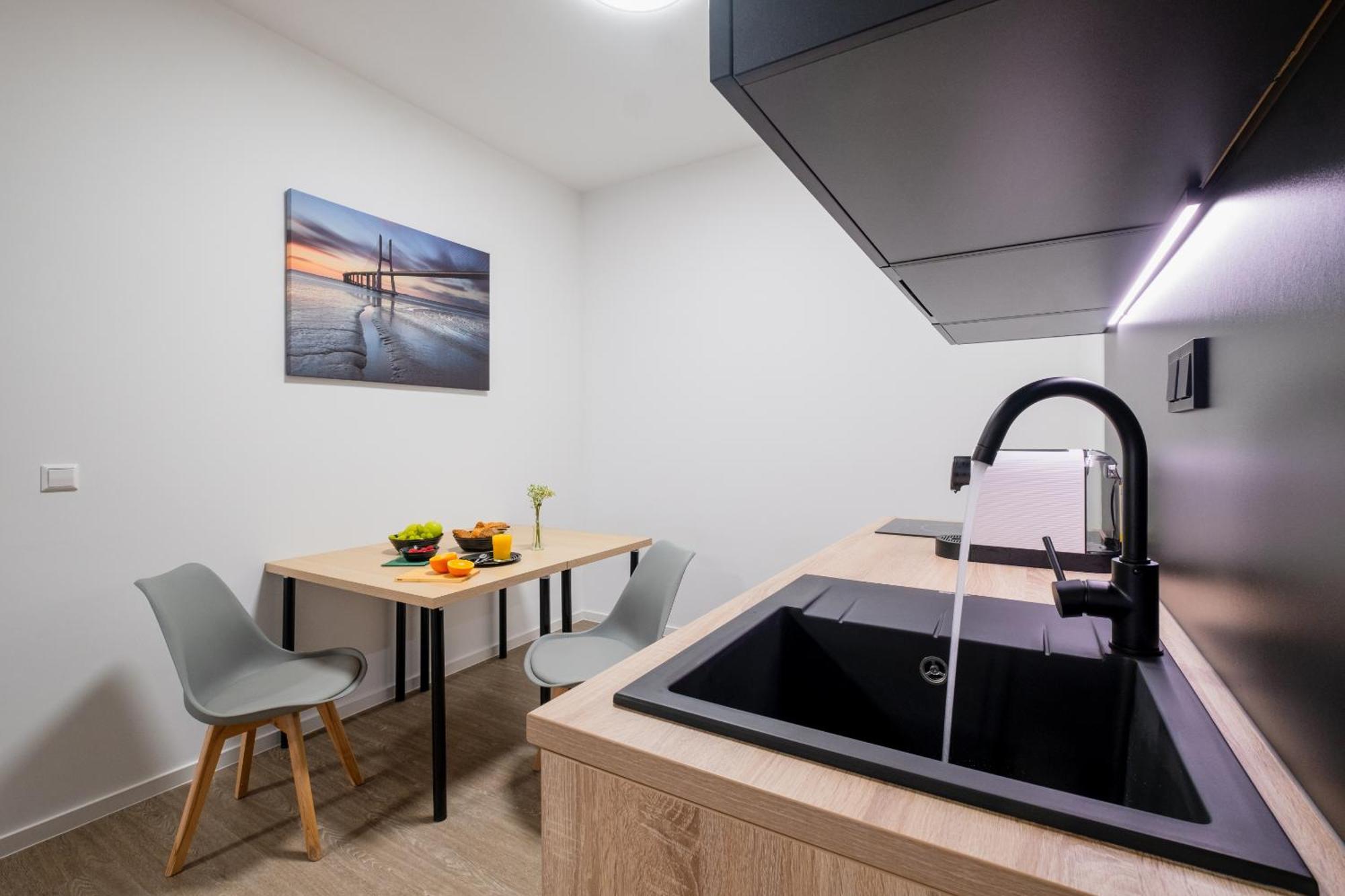 Jade & Jabo - Sehr Schoene Zimmer & Apartements Zum Wohlfuehlen Tageweise & Wochenweise Buchbar Neuss Exteriér fotografie